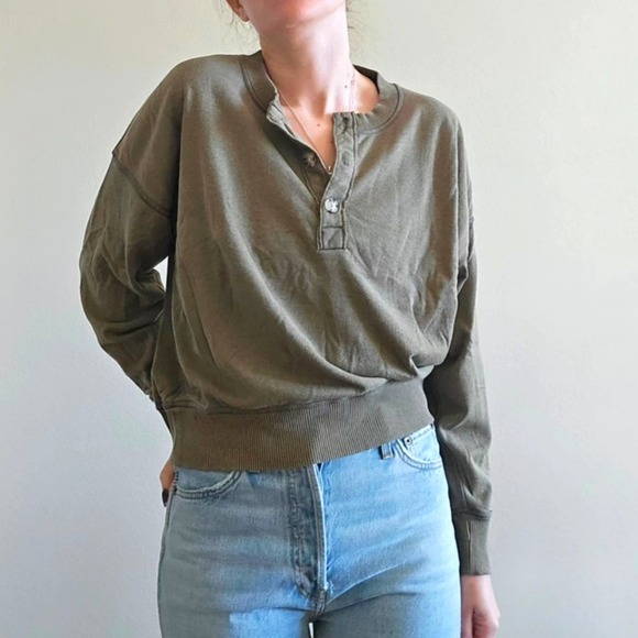 American Eagle Outfitters Tops - AE Green Button Up Sweater